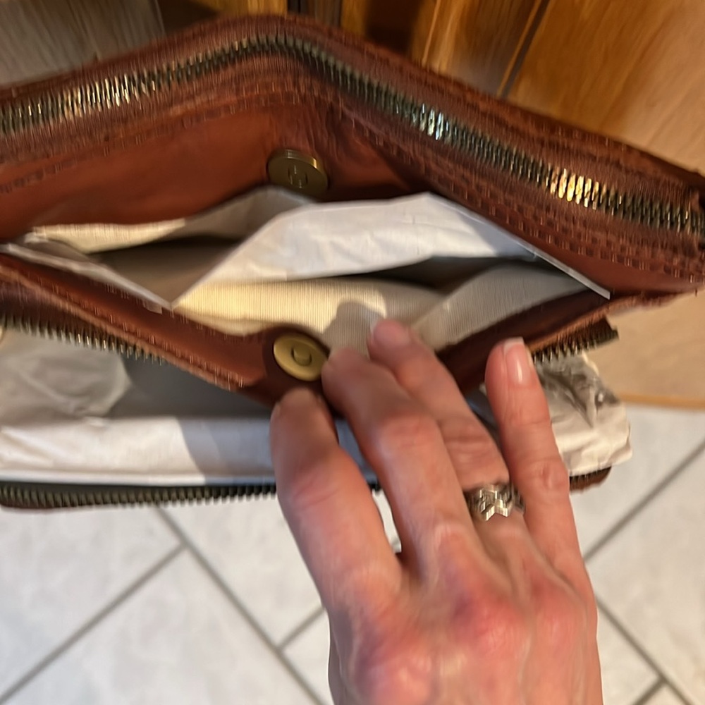 Margot Molly CB Tan Leather Crossbody bag - Picture 5 of 14